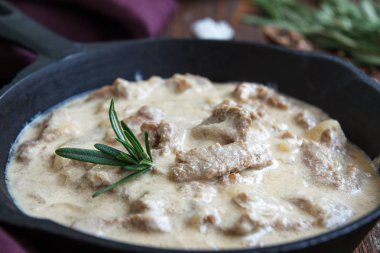 Rosemary ile et güveç