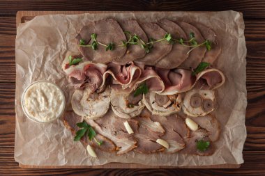 Çeşitli ev yapımı et ürünleri