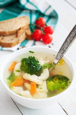 Sebzeli tavuk çorbası