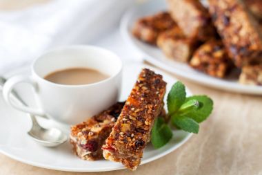 Ham hindistan cevizi kızılcık fındık incir barlar