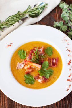 Kremalı karides ve pastırma çorbası 