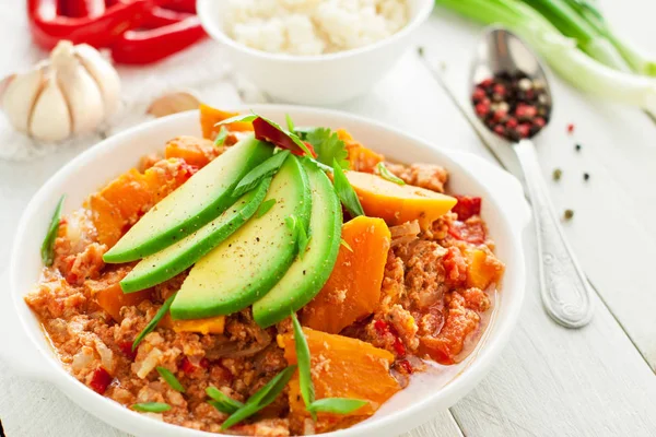 Chicken chili with sweet potatoes and avocado — Stock Photo, Image