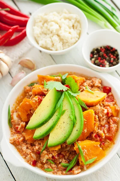 Chili de pollo con batatas y aguacate —  Fotos de Stock