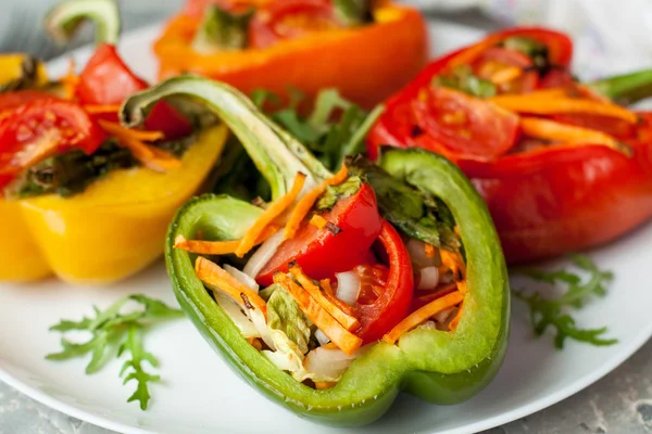 Pimientos al horno rellenos de verduras —  Fotos de Stock