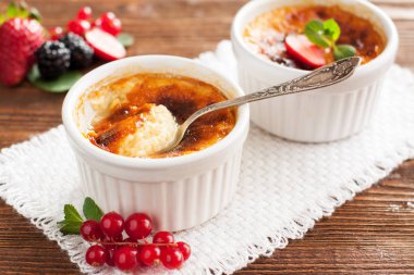 Fındık-kahve krem brulee