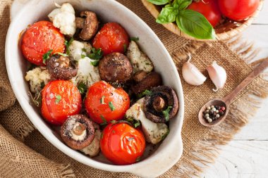 Seramik kase ızgara sebze