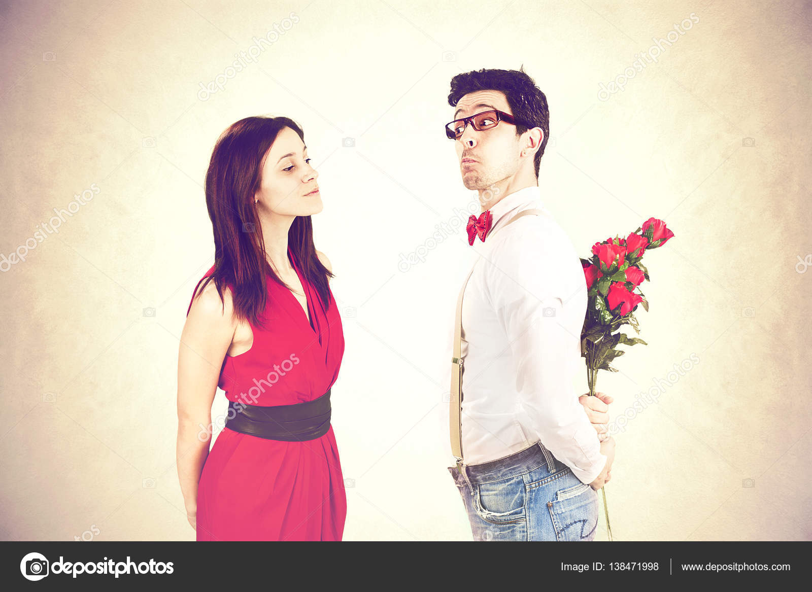 Dating uppvaktning och engagemangberäkna yngsta dating ålder