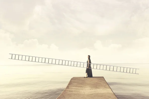 Kobieta nosi długo urojonych skali, aby wejść do nieba — Zdjęcie stockowe