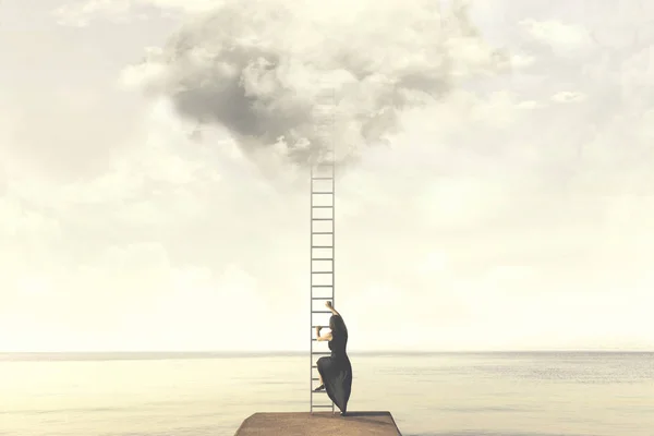 Surrealistiskt ögonblick av kvinna klättring en imaginär skala till molnen — Stockfoto