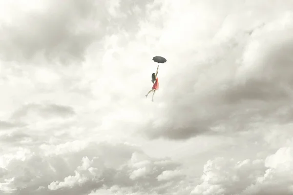 Momento Surreal Uma Mulher Elegante Voando Meio Das Nuvens Penduradas — Fotografia de Stock