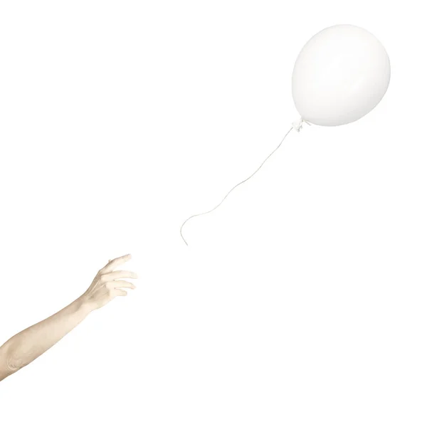 Hand Lässt Weißen Ballon Fliegen Konzept Der Freiheit — Stockfoto