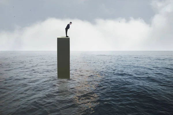 Okyanusun Ortasındaki Bir Kulede Olmaktan Endişe Eden Bir Adam — Stok fotoğraf