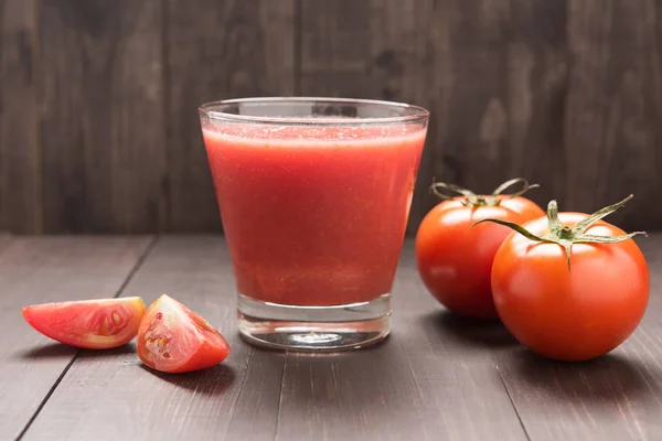 Healthy vegetable. Glass of red tomato juice on wooden table — Stock Photo, Image