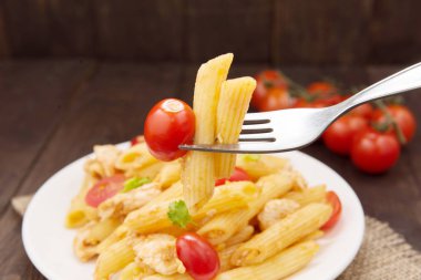  Domates soslu makarna penne Italyan Mutfagi