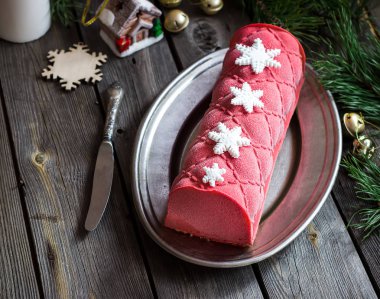 Noel kek dekorasyonu ahşap tablo ile. Seçici odak.