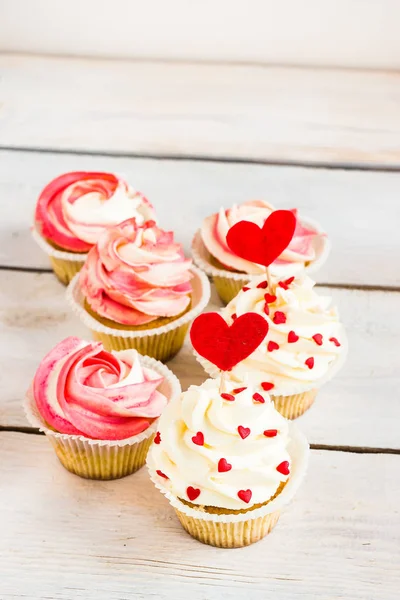 Cupcakes with red hearts for St. Valentines Day. White wooden background . — стоковое фото