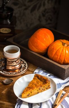 Kabak pasta ve çay ahşap tablo. 