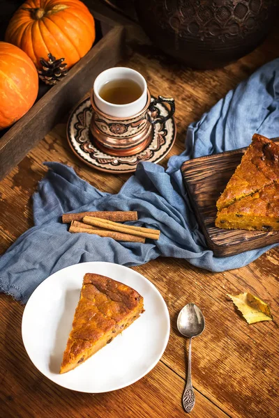 Kabak pasta ve çay ahşap tablo. 