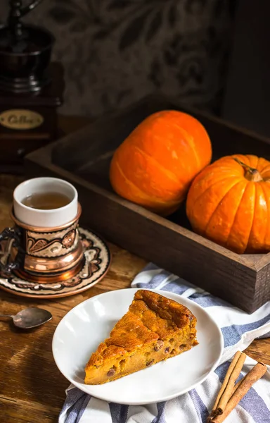 Kabak pasta ve çay ahşap tablo. 