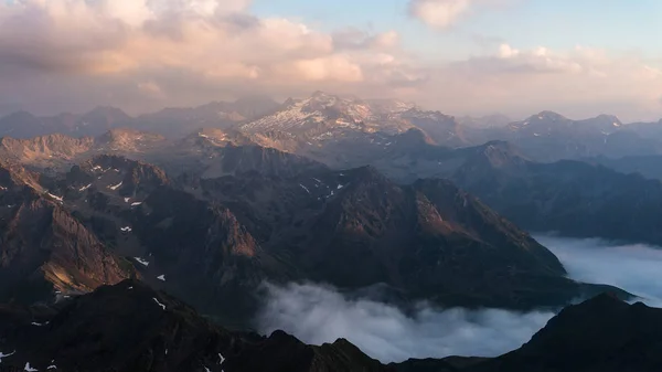 在比利牛斯山青水秀 — 图库照片