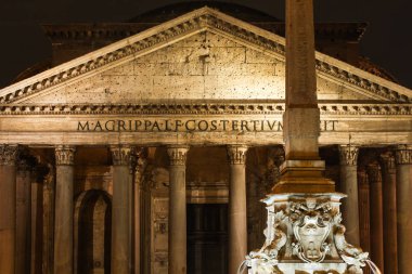 Gece Roma'da Pantheon.
