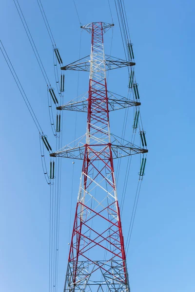Ένα Ψηλό Ηλεκτρικής Ενέργειας Πυλώνα — Φωτογραφία Αρχείου
