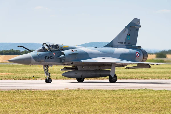 Odrzutowiec Myśliwski Dassault Mirage 2000 Francuskich Sił Powietrznych Bazie Lotniczej — Zdjęcie stockowe