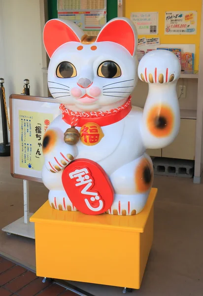 在金泽市的日本 Manekineko 幸运猫雕像。 — 图库照片