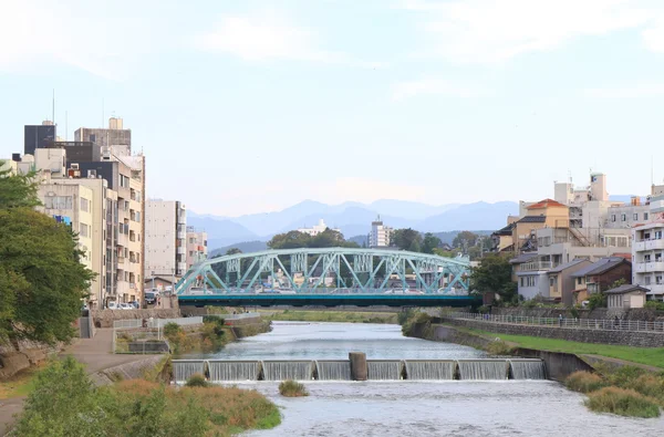 Kanazawa cityscape ve Sai nehir Kanazawa Japonya