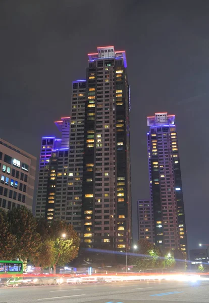 Σύγχρονη αρχιτεκτονική κατοικημένο κτήριο Σεούλ Νότια Κορέα — Φωτογραφία Αρχείου