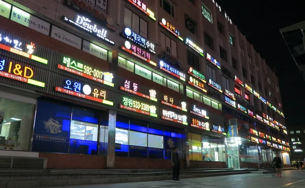 Koreaans restaurant neon in Seoul Zuid-Korea — Stockfoto