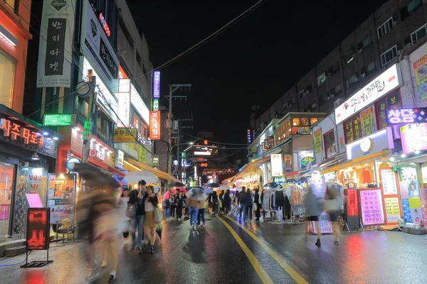 홍 대 거리 서울 한국 쇼핑 — 스톡 사진
