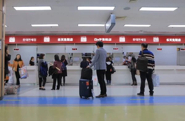 Lotte belasting belastingvrije collectie teller Seoul-Gimpo luchthaven Zuid-Korea — Stockfoto