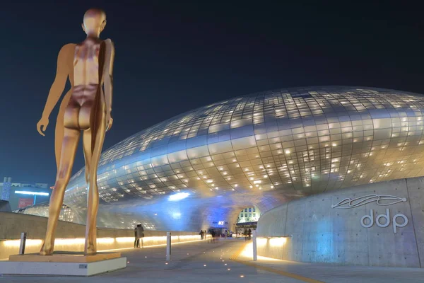 Dongdaemun projekt Plaza współczesnej architektury w Seul, South Korea — Zdjęcie stockowe