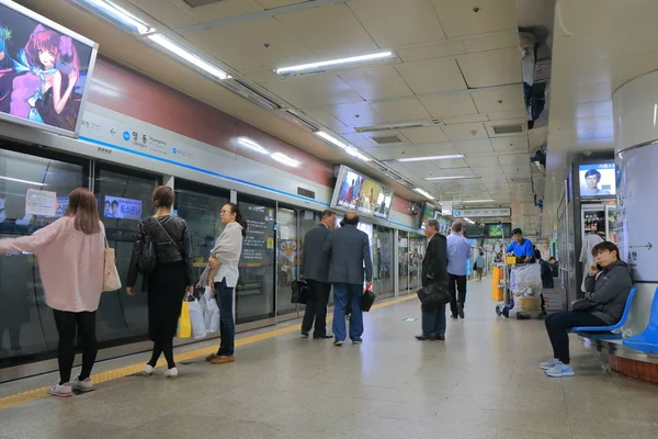 Subway underground commuters Seul Coreia do Sul — Fotografia de Stock