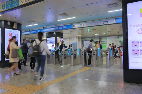 Метро підземних пасажири Сеула Південної Кореї — стокове фото