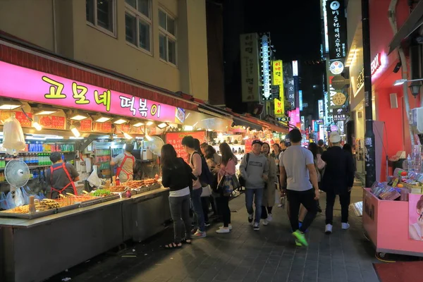 Sokak Seul Güney Kore alışveriş Myeongdong — Stok fotoğraf