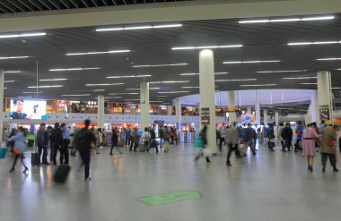 Halk Meydanı Metro İstasyonu'na Shanghai Çin