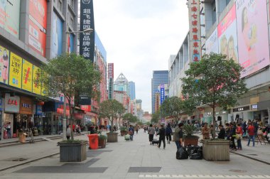 Shanghai Qipu Lu giyim Çin pazarı