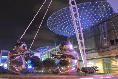 Nehir mall alışveriş merkezi Shanghai Çin Panda heykeli