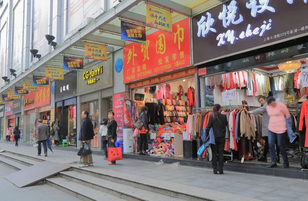 Shanghai qipu lu Kleidermarkt China — Stockfoto