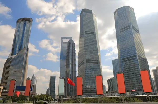 Shanghai Pudong distretto finanziario paesaggio urbano Cina . — Foto Stock