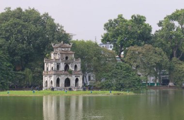 Hanoi Vietnam 'daki Hoan Kiem Gölü şehri