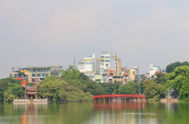 Hanoi Vietnam 'daki Hoan Kiem Gölü şehri