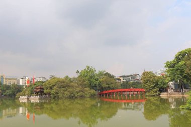 Hanoi Vietnam 'daki Hoan Kiem Gölü şehri