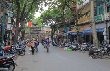 Sokak cityscape eski çeyrek Hanoi Vietnam