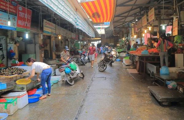 CHO HOM marknaden Hanoi Vietnam. — Stockfoto