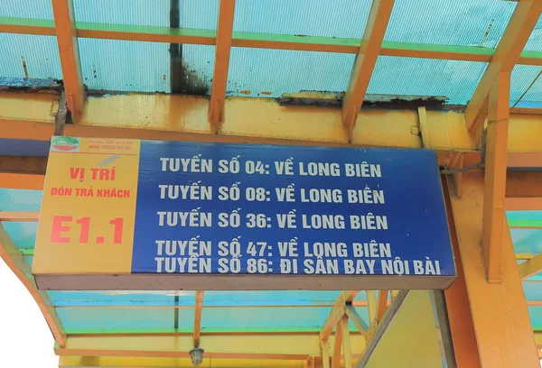 Hanoj dojíždějících autobusového terminálu Vietnam. — Stock fotografie
