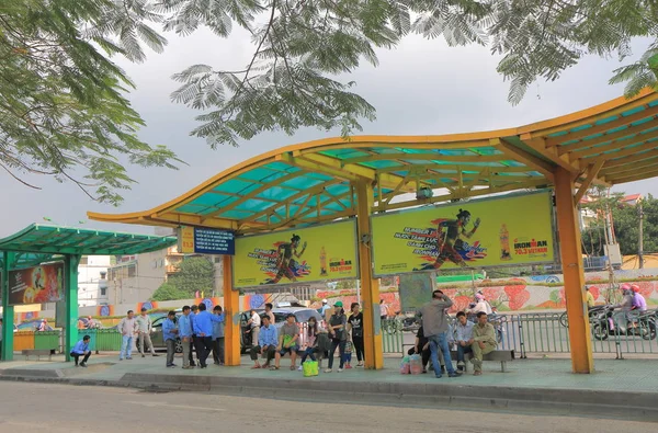 Hanoj dojíždějících autobusového terminálu Vietnam. — Stock fotografie