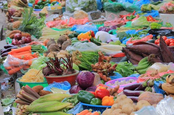 Tienda de verduras en el casco antiguo de Hanoi Vietnam — Foto de Stock